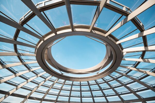 Dôme en verre : une architecture lumineuse aux multiples avantages